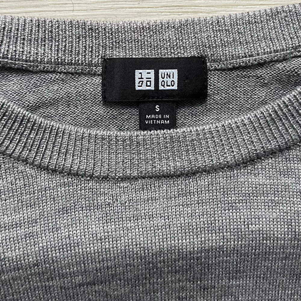 UNIQLO 100% Merino Wool Sweater — Size S (Gray)